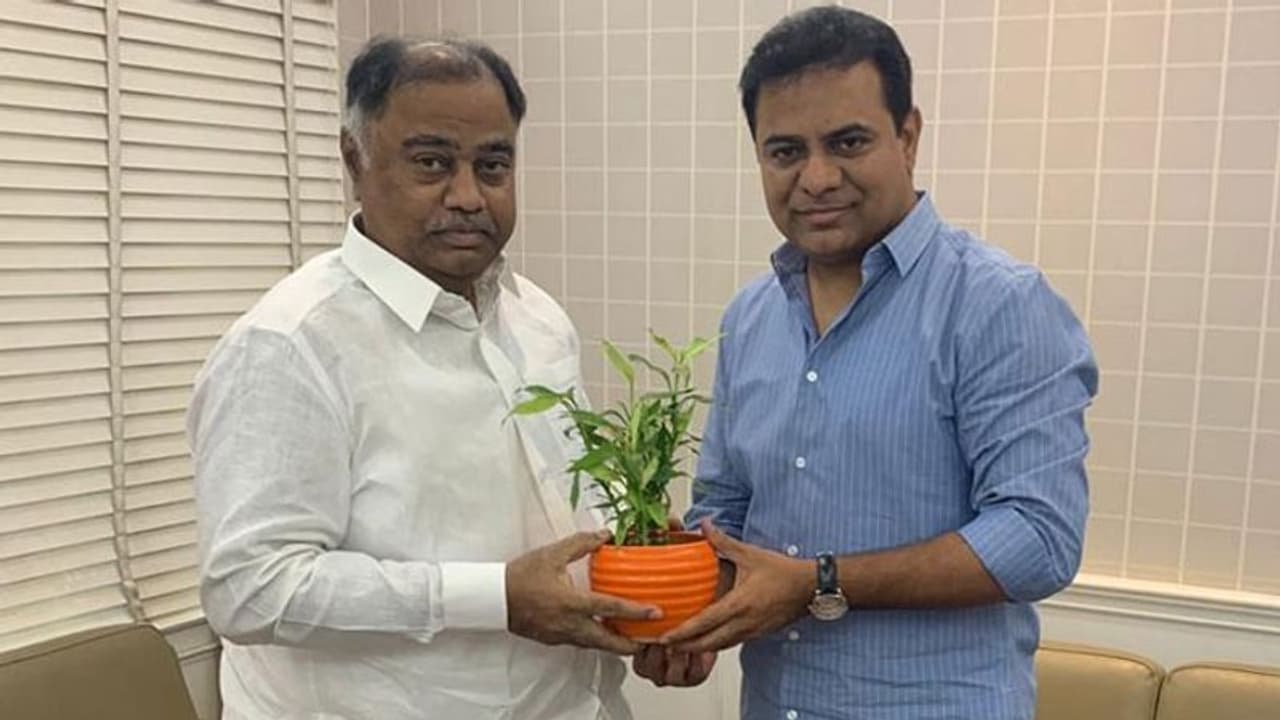 కాంగ్రెస్‌కు మరో షాక్: టీఆర్ఎస్‌లోకి పాలేరు ఎమ్మెల్యే ఉపేందర్ రెడ్డి