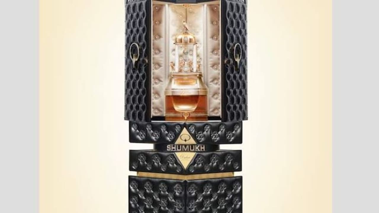 ലോകത്തിലെ ഏറ്റവും വിലയേറിയ പെര്ഫ്യൂം; 30 ദിവസം വരെ സുഗന്ധം നില്ക്കും ലോകത്തിലെ ഏറ്റവും വിലയേറിയ പെര്ഫ്യൂം; 30 ദിവസം വരെ സുഗന്ധം നില്ക്കും