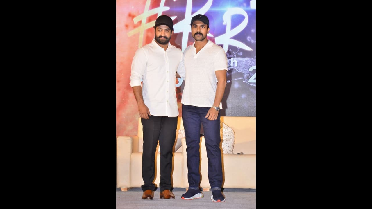 RRR: రాంచరణ్, ఎన్టీఆర్ అభిమానుల మధ్య వార్ మొదలైందా ? RRR: రాంచరణ్, ఎన్టీఆర్ అభిమానుల మధ్య వార్ మొదలైందా ?