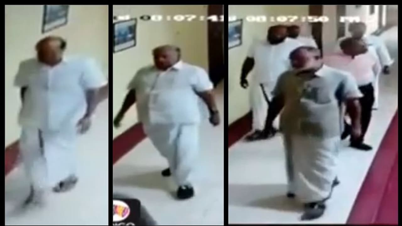 എസ്.ഡി.പി.ഐ നേതാക്കളുമായി കുഞ്ഞാലിക്കുട്ടിയും ഇടിയും ചര്ച്ച നടത്തി എസ്.ഡി.പി.ഐ നേതാക്കളുമായി കുഞ്ഞാലിക്കുട്ടിയും ഇടിയും ചര്ച്ച നടത്തി