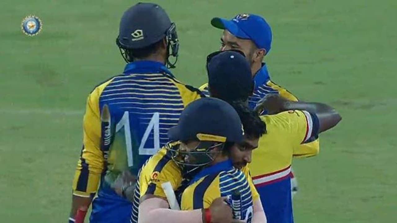 ರಾಜ್ಯಕ್ಕೆ ಚೊಚ್ಚಲ ಮುಷ್ತಾಕ್ ಅಲಿ ಕಿರೀಟ ರಾಜ್ಯಕ್ಕೆ ಚೊಚ್ಚಲ ಮುಷ್ತಾಕ್ ಅಲಿ ಕಿರೀಟ