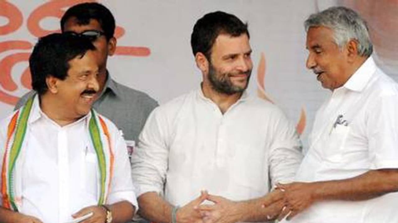 ഗ്രൂപ്പ് തര്ക്കത്തിൽ ഉടക്കി കോൺഗ്രസ് പട്ടിക; ഉമ്മൻചാണ്ടിക്ക് അതൃപ്തി, ദില്ലിക്ക് വിളിപ്പിച്ചു ഗ്രൂപ്പ് തര്ക്കത്തിൽ ഉടക്കി കോൺഗ്രസ് പട്ടിക; ഉമ്മൻചാണ്ടിക്ക് അതൃപ്തി, ദില്ലിക്ക് വിളിപ്പിച്ചു