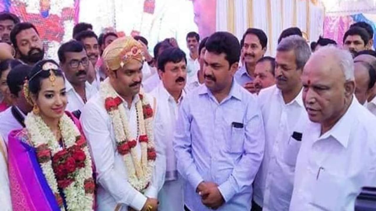 ಸಾಮೂಹಿಕ ವಿವಾಹದಲ್ಲಿ ದಾಂಪತ್ಯಕ್ಕೆ ಕಾಲಿರಿಸಿದ ಆರಗ ಜ್ಞಾನೇಂದ್ರ ಪುತ್ರ ಸಾಮೂಹಿಕ ವಿವಾಹದಲ್ಲಿ ದಾಂಪತ್ಯಕ್ಕೆ ಕಾಲಿರಿಸಿದ ಆರಗ ಜ್ಞಾನೇಂದ್ರ ಪುತ್ರ