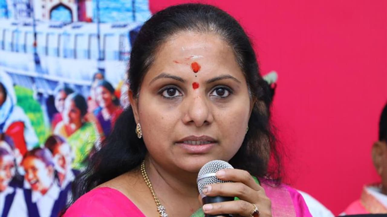 కవిత వల్లే బీఎంఎస్లో చేరా: కెంగర్ల మల్లయ్య కవిత వల్లే బీఎంఎస్లో చేరా: కెంగర్ల మల్లయ్య