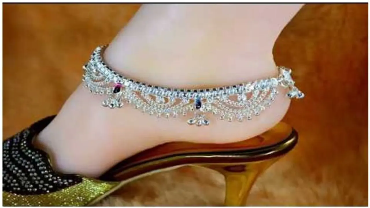 கொலுசு அணியும் பெண்களே...! நீங்கள் எஸ்கேப் ஆகீட்டீங்க...அணியாதவங்க பாவம்...! கொலுசு அணியும் பெண்களே...! நீங்கள் எஸ்கேப் ஆகீட்டீங்க...அணியாதவங்க பாவம்...!