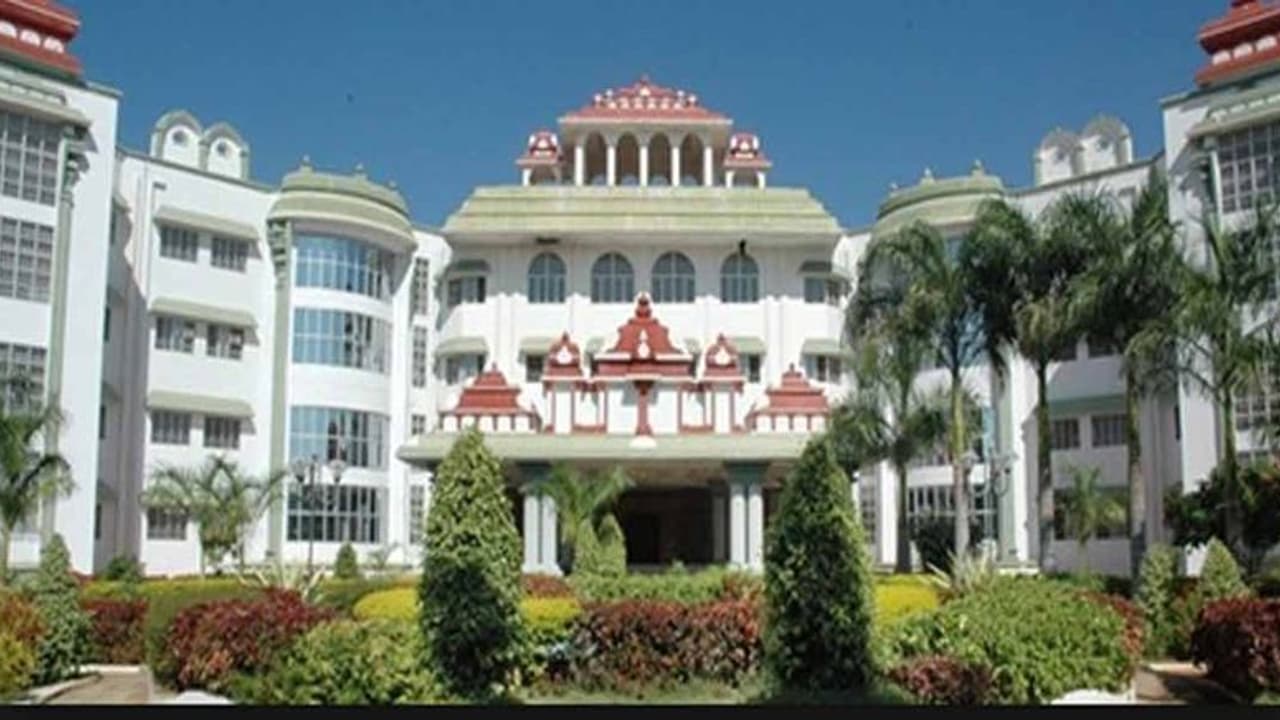 ஒரு மாதத்தில் கல்வி கட்டணம் வெளியிடு… தமிழக அரசுக்கு ஐகோர்ட் கெடு ஒரு மாதத்தில் கல்வி கட்டணம் வெளியிடு… தமிழக அரசுக்கு ஐகோர்ட் கெடு