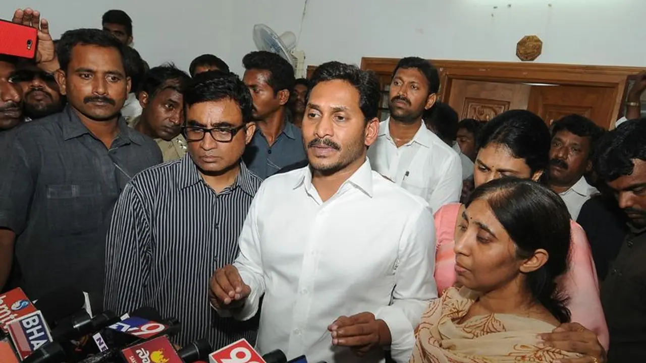 వివేకా హత్యపై హైకోర్టులో సునీత పిటిషన్: వైఎస్ జగన్ కు చిక్కులు వివేకా హత్యపై హైకోర్టులో సునీత పిటిషన్: వైఎస్ జగన్ కు చిక్కులు