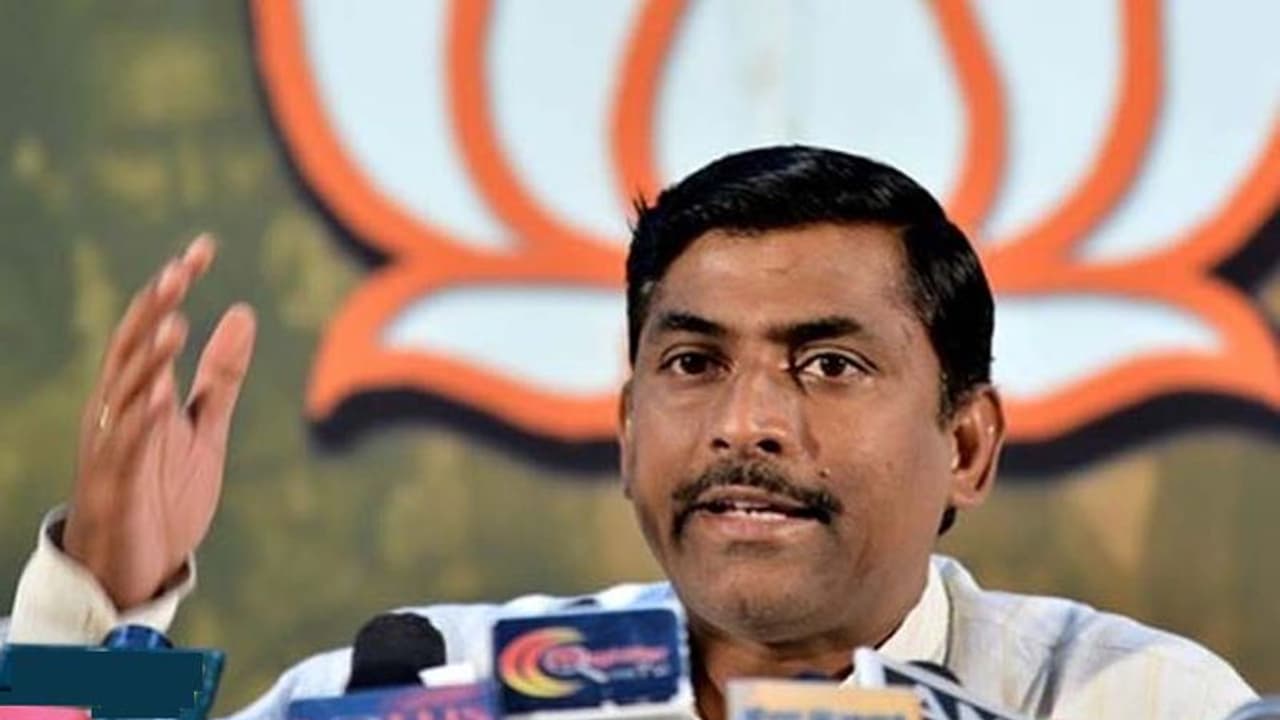 Muralidhar Rao says Congress, TDP leaders in touch with BJP Muralidhar Rao says Congress, TDP leaders in touch with BJP