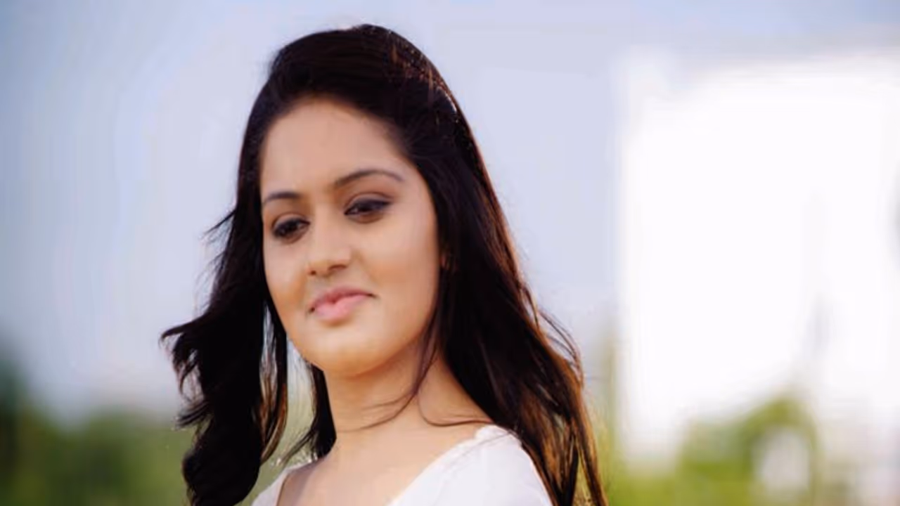 ಲಾಜಿಕ್ ಕಣ್ಮರೆ, ನಗು ಅರೆಬರೆ ‘ಡಿ.ಕೆ. ಬೋಸ್’! ಲಾಜಿಕ್ ಕಣ್ಮರೆ, ನಗು ಅರೆಬರೆ ‘ಡಿ.ಕೆ. ಬೋಸ್’!