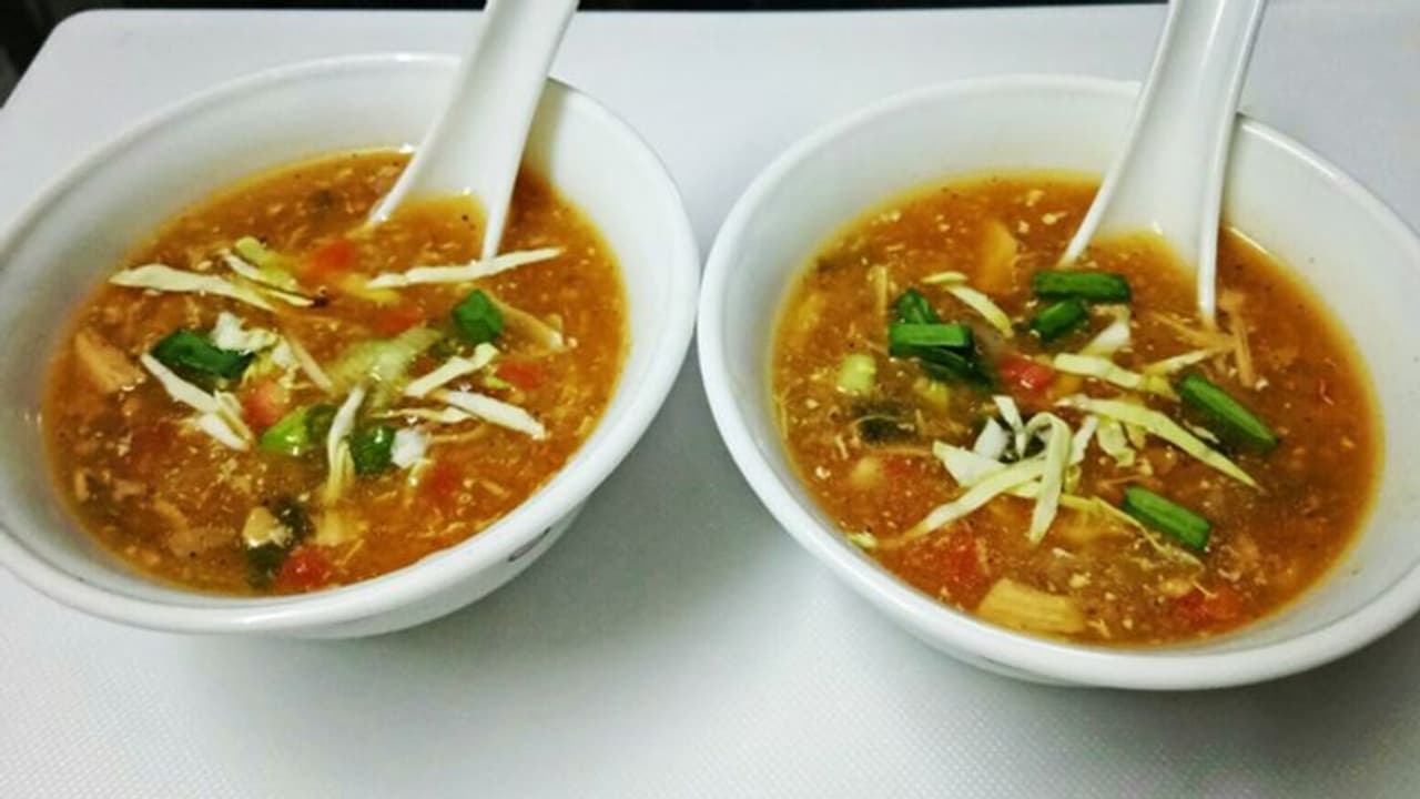 ഹോട്ട് ആന്ഡ് സോര് ചിക്കന് സൂപ്പ് തയ്യാറാക്കാം ഹോട്ട് ആന്ഡ് സോര് ചിക്കന് സൂപ്പ് തയ്യാറാക്കാം
