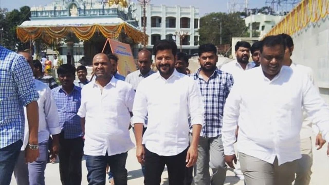 బీజేపీ టీఆర్ఎస్ రెండూ ఒక్కటే, వారిది ఉత్తుత్తి పోరాటం: ఎంపీ రేవంత్ రెడ్డి