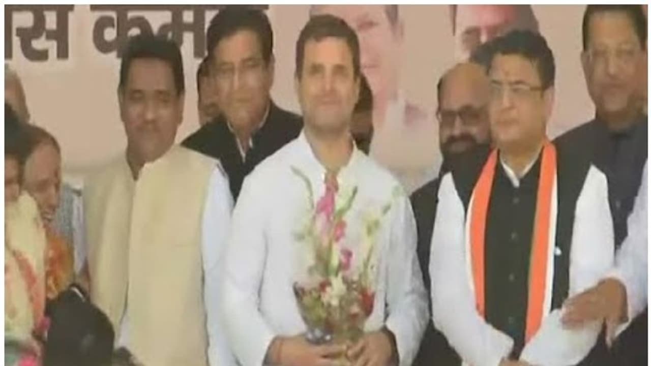 ഉത്തരാഖണ്ഡ് മുൻ ബിജെപി മുഖ്യമന്ത്രി ബി സി ഖണ്ഡൂരിയുടെ മകൻ മനീഷ് ഖണ്ഡൂരി കോൺഗ്രസിൽ ഉത്തരാഖണ്ഡ് മുൻ ബിജെപി മുഖ്യമന്ത്രി ബി സി ഖണ്ഡൂരിയുടെ മകൻ മനീഷ് ഖണ്ഡൂരി കോൺഗ്രസിൽ