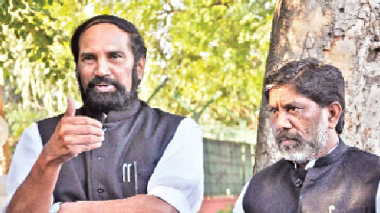 సబిత సహా తిరుగుబాటు ఎమ్మెల్యేలకు కాంగ్రెస్ షోకాజ్ నోటీసులు సబిత సహా తిరుగుబాటు ఎమ్మెల్యేలకు కాంగ్రెస్ షోకాజ్ నోటీసులు