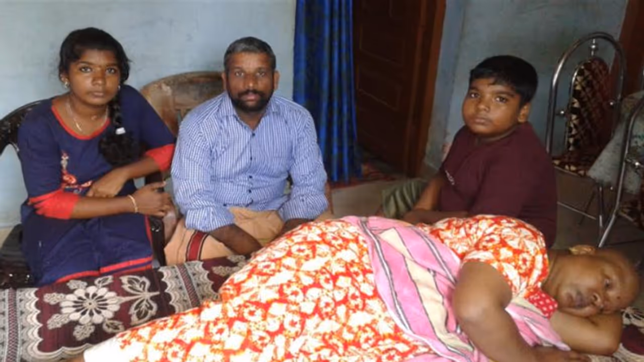 ക്യാൻസർ പിടിപ്പെട്ട വീട്ടമ്മ ചികിത്സയ്ക്കായി സുമനസ്സുകളുടെ സഹായം തേടുന്നു ക്യാൻസർ പിടിപ്പെട്ട വീട്ടമ്മ ചികിത്സയ്ക്കായി സുമനസ്സുകളുടെ സഹായം തേടുന്നു