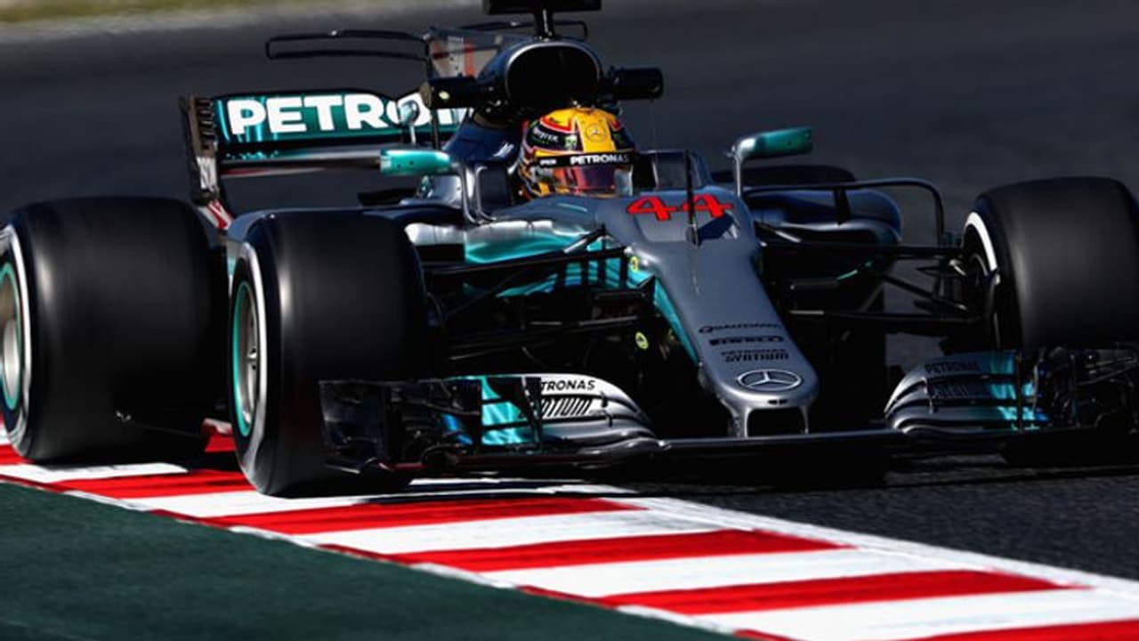 ലൂയിസ് ഹാമിൽട്ടൻ പോൾ പൊസിഷനിൽ; ഫോര്മുല വണ് സീസണിന്റെ ആവേശം തുടങ്ങുന്നു ലൂയിസ് ഹാമിൽട്ടൻ പോൾ പൊസിഷനിൽ; ഫോര്മുല വണ് സീസണിന്റെ ആവേശം തുടങ്ങുന്നു