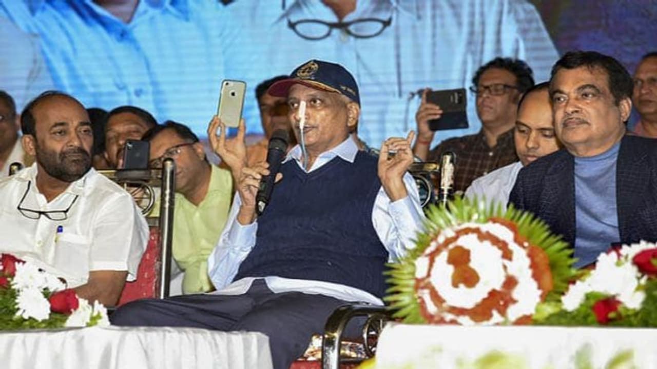 സര്ക്കാര് രൂപീകരണത്തിന് കോണ്ഗ്രസ്, പരീക്കര്ക്ക് പകരക്കാരനെത്തേടി ബിജെപി; ഗോവയില് രാഷ്ട്രീയം ചൂടുപിടിക്കുന്നു സര്ക്കാര് രൂപീകരണത്തിന് കോണ്ഗ്രസ്, പരീക്കര്ക്ക് പകരക്കാരനെത്തേടി ബിജെപി; ഗോവയില് രാഷ്ട്രീയം ചൂടുപിടിക്കുന്നു