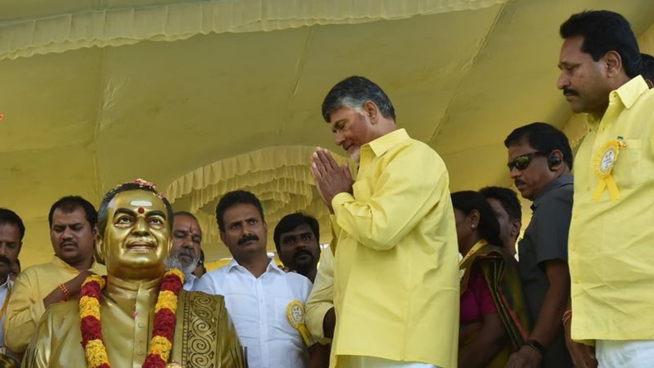 అసలైన రామరాజ్యాన్ని అందించడమే మా లక్ష్యం: చంద్రబాబు నాయుడు అసలైన రామరాజ్యాన్ని అందించడమే మా లక్ష్యం: చంద్రబాబు నాయుడు