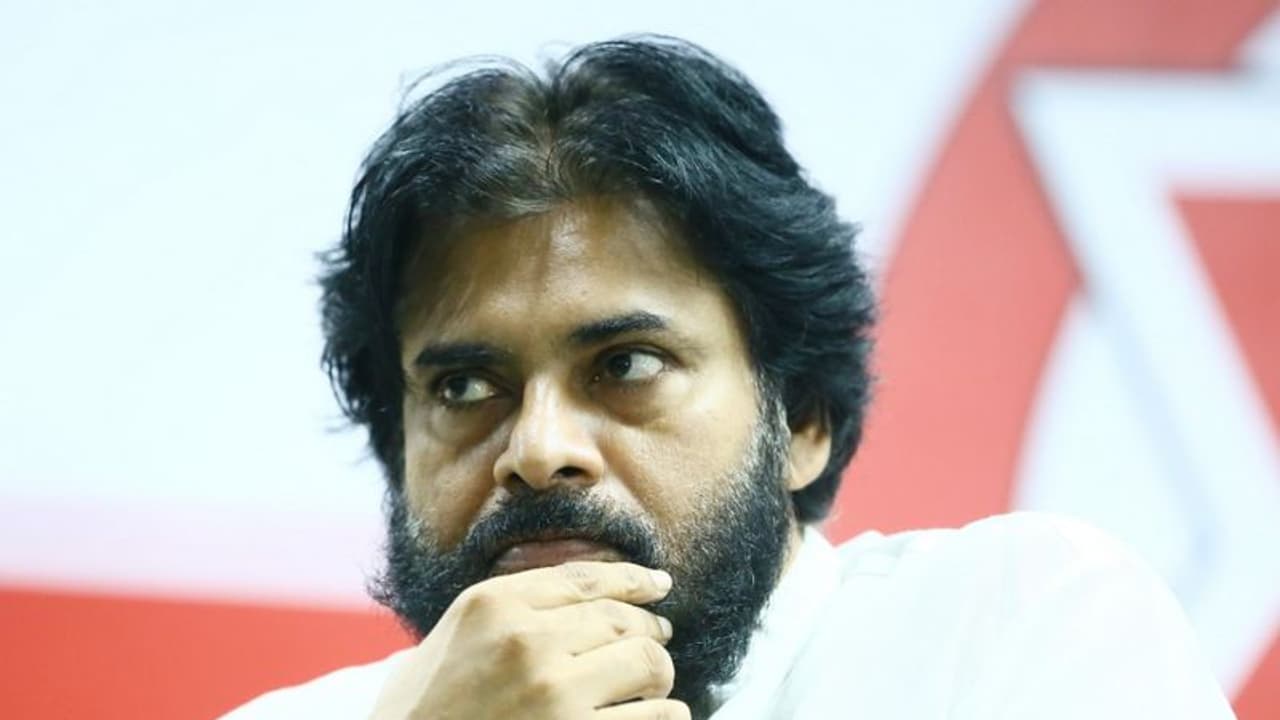 ఏలూరు ప్రమాద ఘటన విషాదకరం.. ఒక్కో ప్రమాదానికి ఒక్కోలా పరిహారం ఏమిటి?: పవన్ కల్యాణ్ ఏలూరు ప్రమాద ఘటన విషాదకరం.. ఒక్కో ప్రమాదానికి ఒక్కోలా పరిహారం ఏమిటి?: పవన్ కల్యాణ్