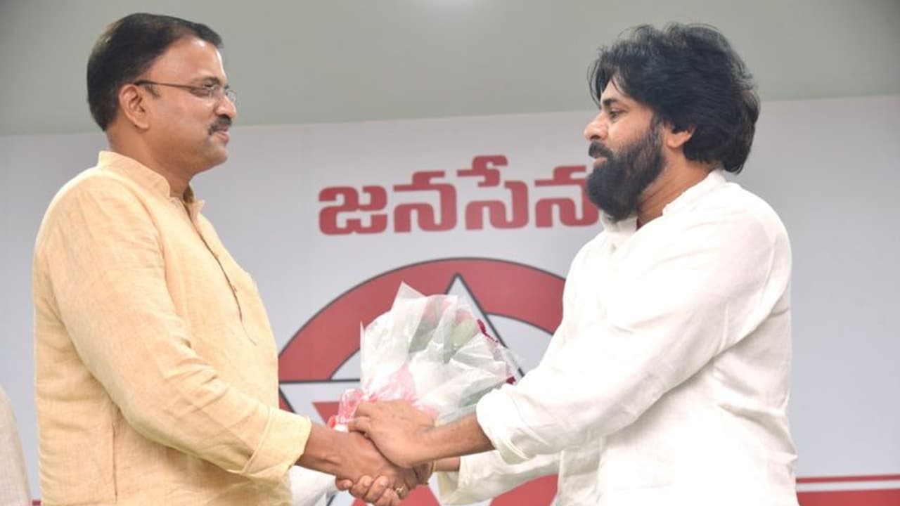 జనసేనకు గుడ్బై: జేడీ లక్ష్మీనారాయణ పయనమెటు? జనసేనకు గుడ్బై: జేడీ లక్ష్మీనారాయణ పయనమెటు?