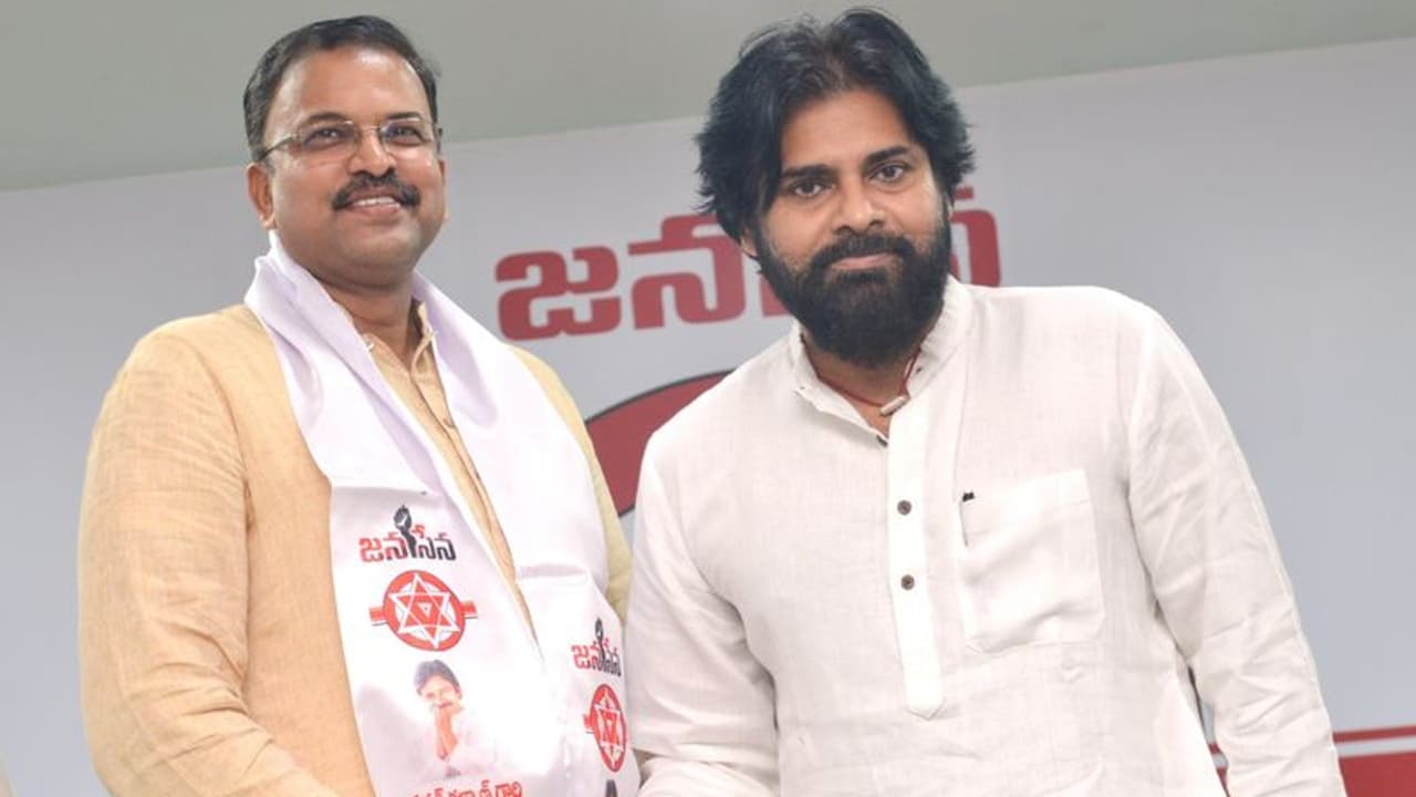 జేడీ లక్ష్మీనారాయణ, పవన్ కు మధ్య గ్యాప్: కారణమిదేనా?