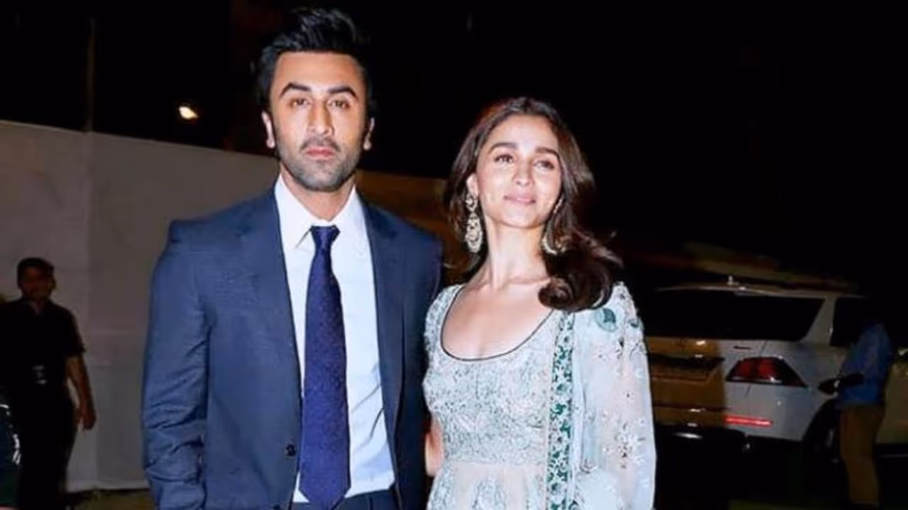 Here's what Ranbir Kapoor gifted his lady love Alia Bhatt on her birthday! Read details