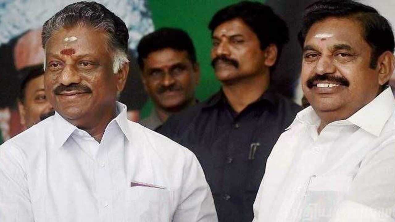 அடித்துப் பிடித்து மீண்டும் சீட் வாங்கிய தம்பிதுரை …. அதிமுக எம்.பி. தொகுதி வேட்பாளர் வெளியீடு !! அடித்துப் பிடித்து மீண்டும் சீட் வாங்கிய தம்பிதுரை …. அதிமுக எம்.பி. தொகுதி வேட்பாளர் வெளியீடு !!