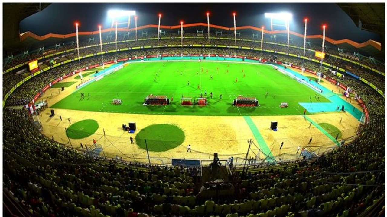 ബ്ലാസ്റ്റേഴ്സ് തോറ്റമ്പി, പക്ഷേ തലയുയര്ത്തി കൊച്ചി; ഐഎസ്എല് പുരസ്കാരം ബ്ലാസ്റ്റേഴ്സ് തോറ്റമ്പി, പക്ഷേ തലയുയര്ത്തി കൊച്ചി; ഐഎസ്എല് പുരസ്കാരം