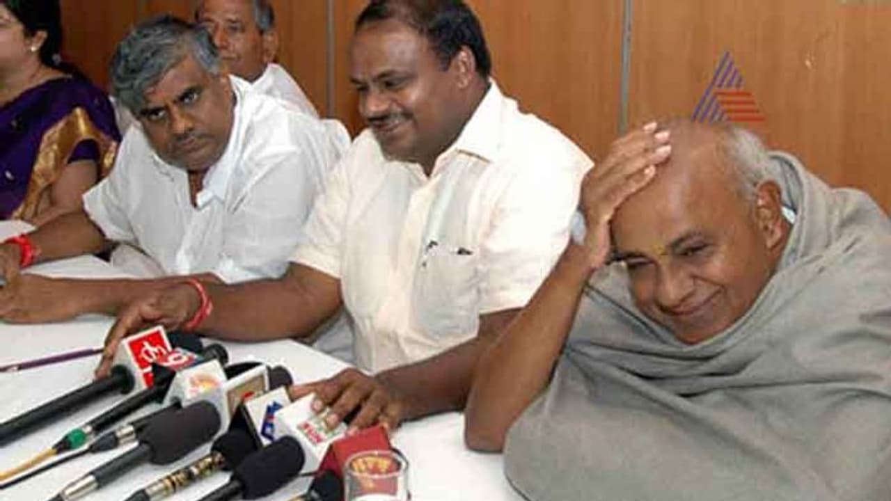 ಸರ್ಕಾರ ಉಳಿಸಿಕೊಳ್ಳಲು ಗೌಡರ ಫ್ಯಾಮಿಲಿ ಟೆಂಪಲ್ ರನ್! ಸರ್ಕಾರ ಉಳಿಸಿಕೊಳ್ಳಲು ಗೌಡರ ಫ್ಯಾಮಿಲಿ ಟೆಂಪಲ್ ರನ್!