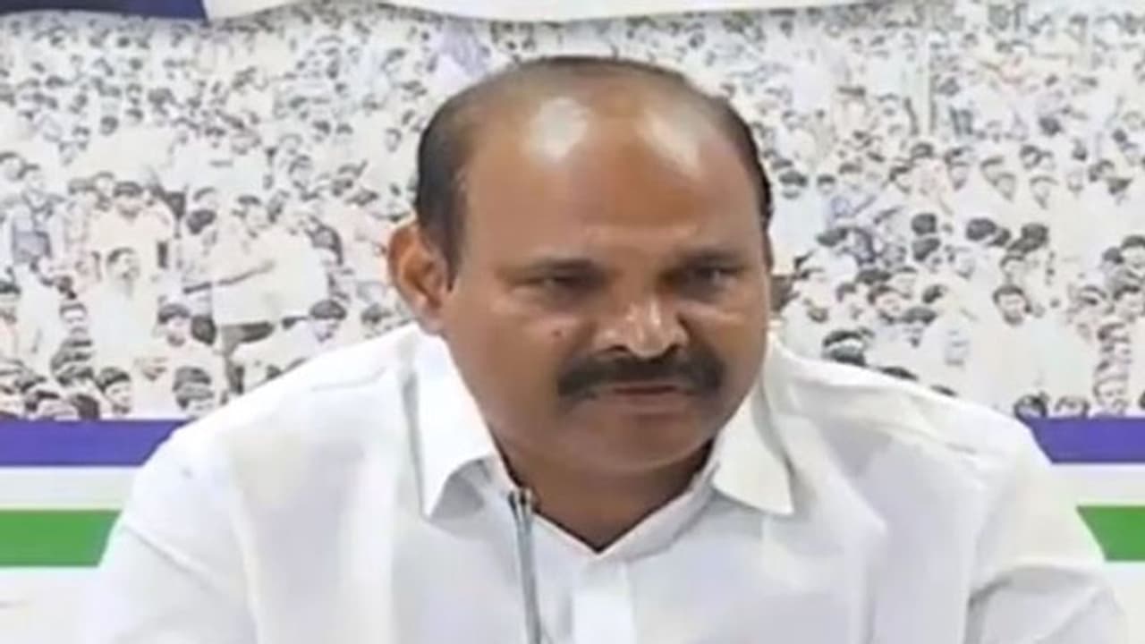 వివేకా హత్య కేసులో జగన్ను ఇరికించాలని చూస్తున్నారు: పార్థసారథి వివేకా హత్య కేసులో జగన్ను ఇరికించాలని చూస్తున్నారు: పార్థసారథి