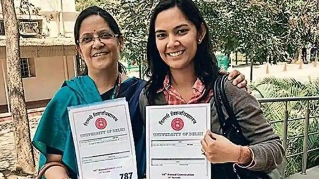 പ്രായമൊക്കെ വെറും നമ്പറല്ലേ... ഒരുമിച്ച് പി എച്ച് ഡി നേടി അമ്മയും മകളും പ്രായമൊക്കെ വെറും നമ്പറല്ലേ... ഒരുമിച്ച് പി എച്ച് ഡി നേടി അമ്മയും മകളും