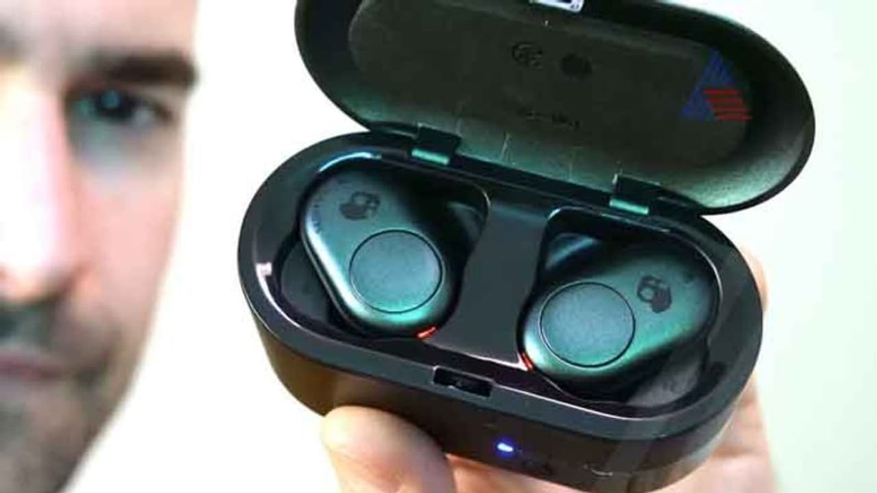 ಇದು ಅಂತಿಂಥ ಇಯರ್ಬಡ್ ಅಲ್ಲ, ಕಿವಿಗೆ ಹಾಕ್ಕೊಂಡ್ರೆ ‘ಕಥೆ’ ಅಷ್ಟೇ! ಇದು ಅಂತಿಂಥ ಇಯರ್ಬಡ್ ಅಲ್ಲ, ಕಿವಿಗೆ ಹಾಕ್ಕೊಂಡ್ರೆ ‘ಕಥೆ’ ಅಷ್ಟೇ!