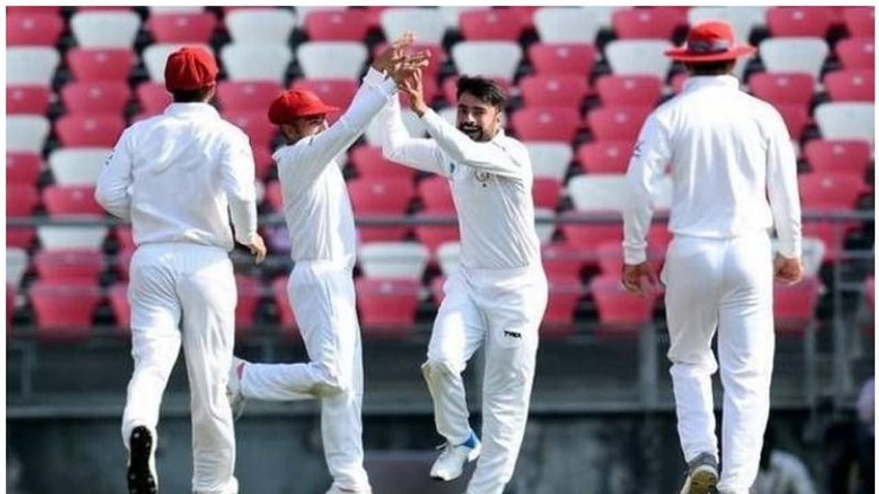 റെക്കോര്ഡിട്ട് റാഷിദ് ഖാന്; നേട്ടത്തിലെത്തുന്ന ഏറ്റവും പ്രായം കുറഞ്ഞ താരം റെക്കോര്ഡിട്ട് റാഷിദ് ഖാന്; നേട്ടത്തിലെത്തുന്ന ഏറ്റവും പ്രായം കുറഞ്ഞ താരം