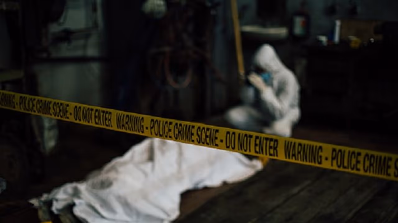 కన్నకూతురి ముందే భార్యను హతమార్చాడు కన్నకూతురి ముందే భార్యను హతమార్చాడు