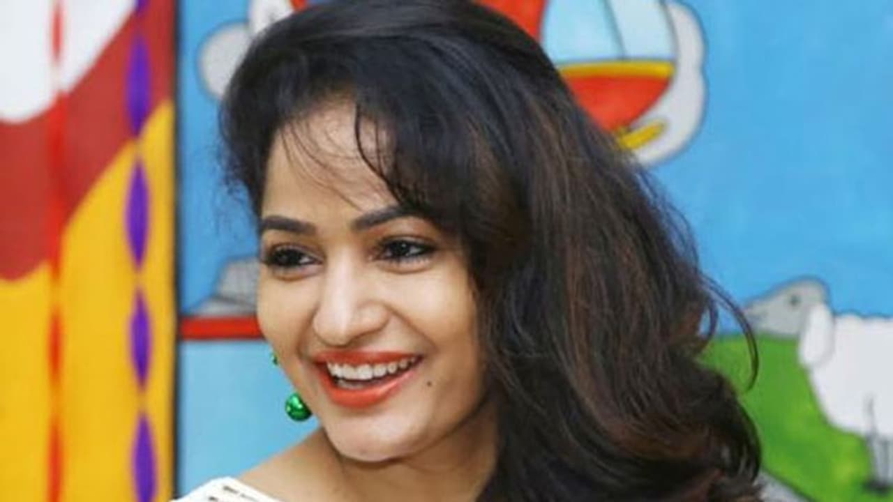 బీకాంలో ఫిజిక్స్ చదవలేదు.. నటి మాధవీలత బీకాంలో ఫిజిక్స్ చదవలేదు.. నటి మాధవీలత