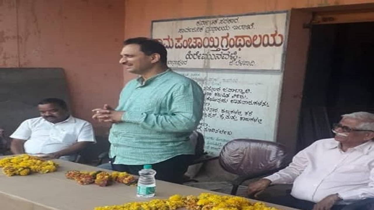 ಮತಯಾಚನೆಗೆ ಹೋಗಿ ನೀತಿ ಸಂಹಿತೆ ಉಲ್ಲಂಘಿಸಿದ ಅನಂತ್ ಕುಮಾರ್ ಹೆಗಡೆ? ಮತಯಾಚನೆಗೆ ಹೋಗಿ ನೀತಿ ಸಂಹಿತೆ ಉಲ್ಲಂಘಿಸಿದ ಅನಂತ್ ಕುಮಾರ್ ಹೆಗಡೆ?