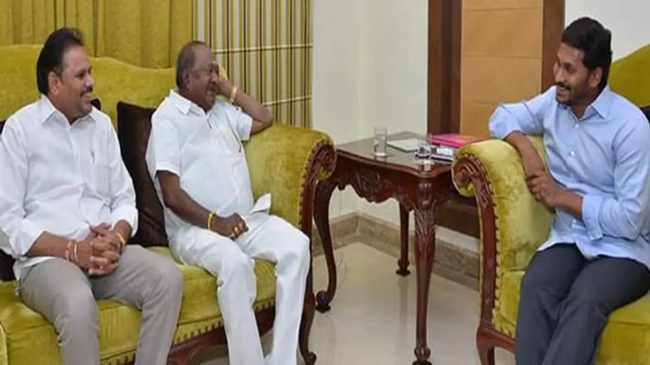 వైసీపీకి వాసిరెడ్డి గుడ్ బై, టీడీపీ తీర్థం వైసీపీకి వాసిరెడ్డి గుడ్ బై, టీడీపీ తీర్థం