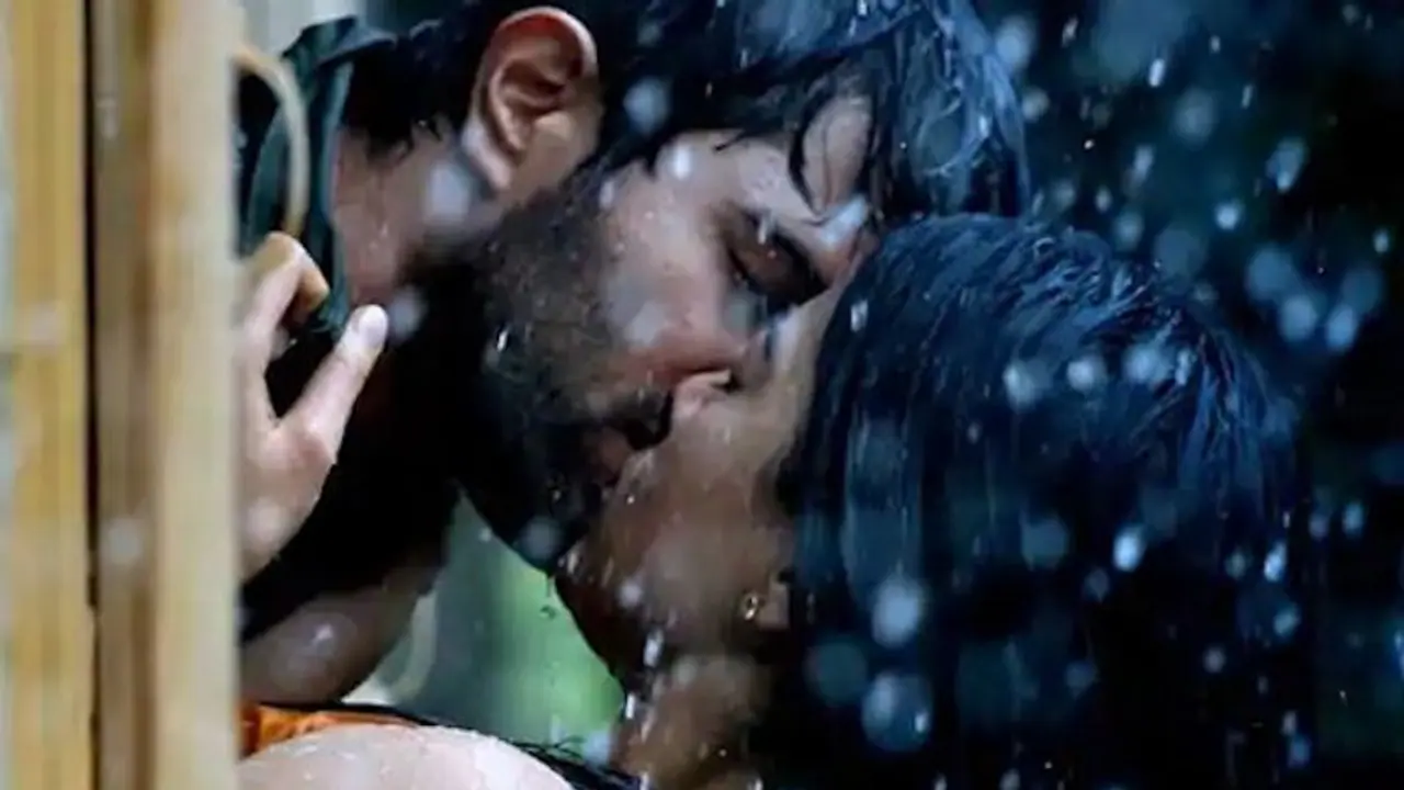 Dear Comrade teaser: Vijay Deverakonda Rashmika Mandanna's liplock a rage on social media Dear Comrade teaser: Vijay Deverakonda Rashmika Mandanna's liplock a rage on social media