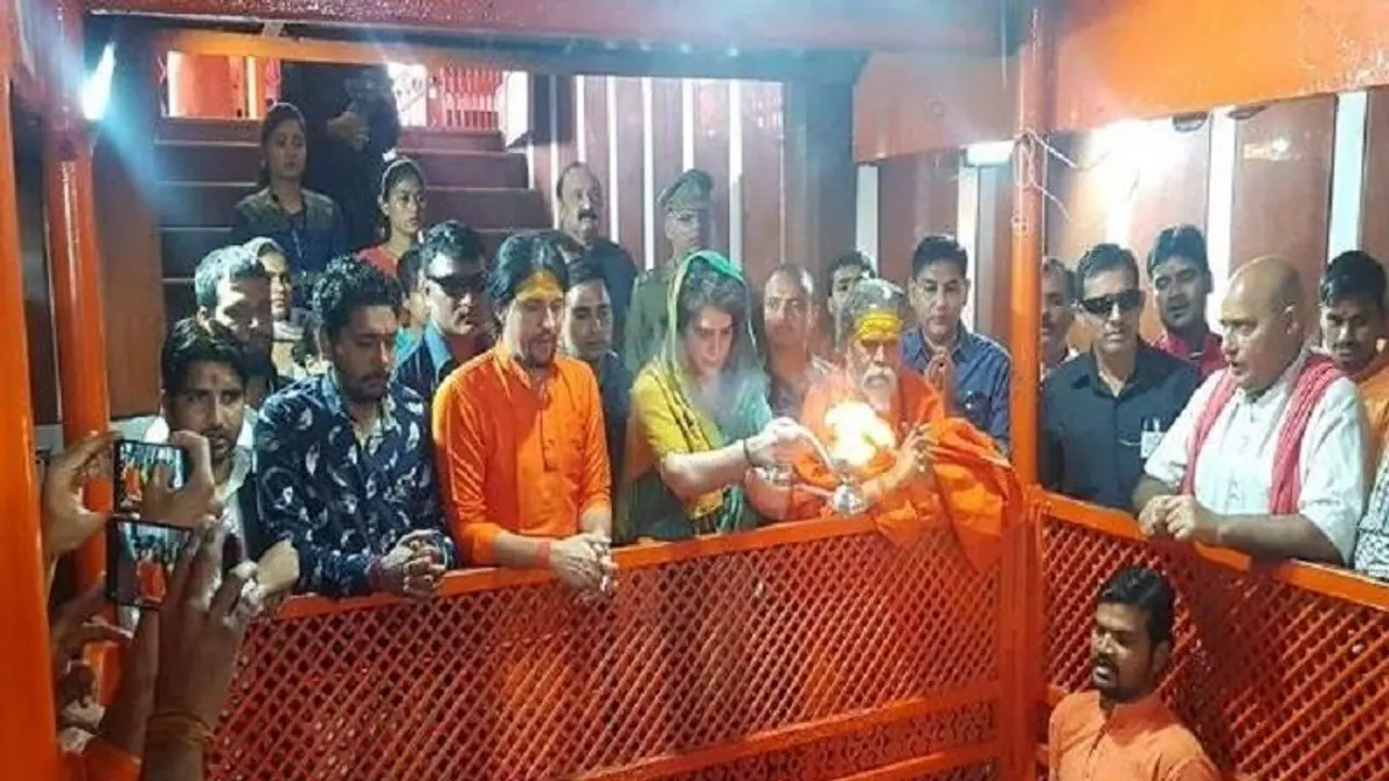 जानें क्यों प्रियंका के विश्वनाथ मंदिर के दर्शन के खिलाफ हैं काशीवासी