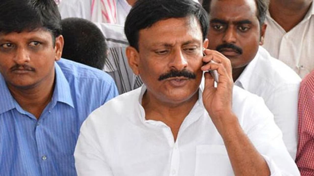 బైరెడ్డి చూపు టీడీపీ వైపు .. కూతురికి , అనుచరులకు కూడా టికెట్లు కావాలట..? బైరెడ్డి చూపు టీడీపీ వైపు .. కూతురికి , అనుచరులకు కూడా టికెట్లు కావాలట..?