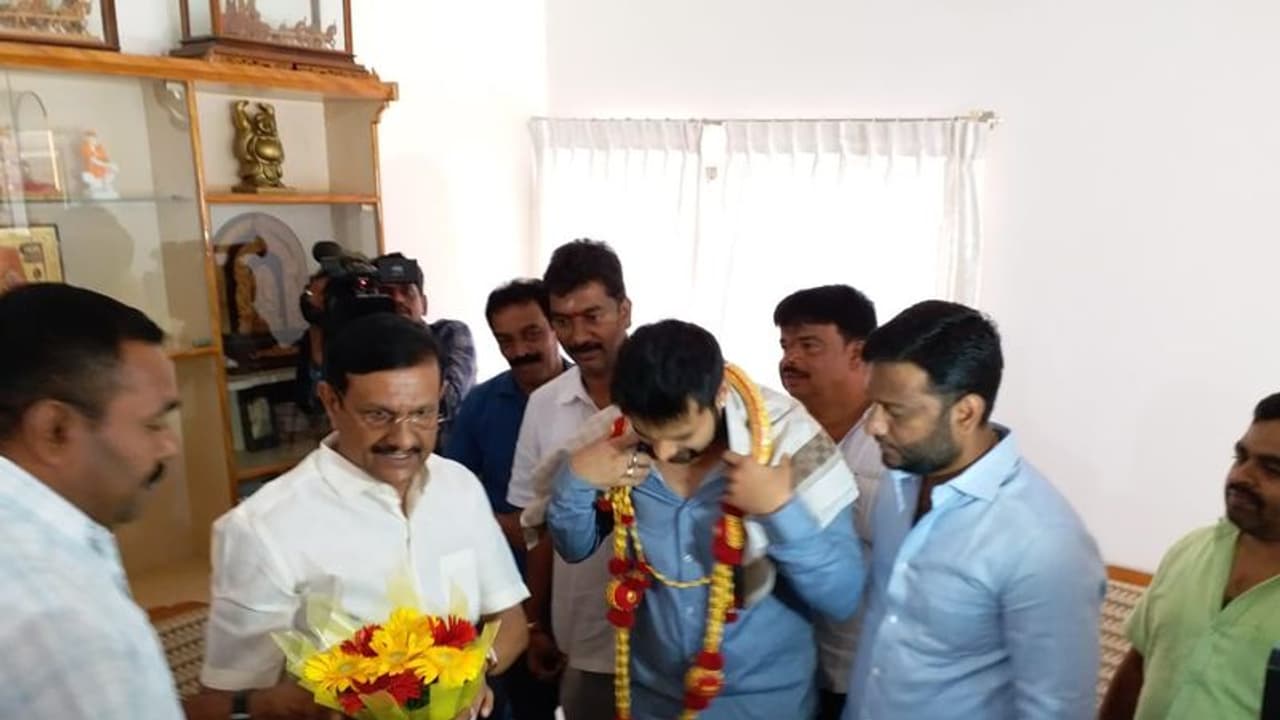 BJPಗೆ ಮಂಜು: ಆತಂಕಗೊಂಡರಾ ದಳಪತಿಗಳು? BJPಗೆ ಮಂಜು: ಆತಂಕಗೊಂಡರಾ ದಳಪತಿಗಳು?