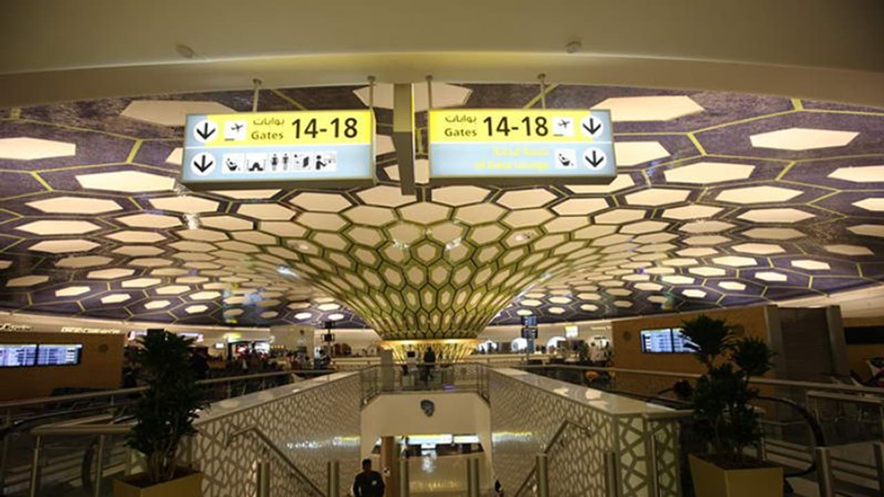 എയർപോർട്ടിലൂടെ കൂളായി നടന്നുനീങ്ങിയ യാത്രക്കാരൻ, ലഗേജ് സ്ക്രീനിങ്ങിലെ സംശയം; വിശദ പരിശോധനയിൽ സംഭവം ഗുരുതരം!