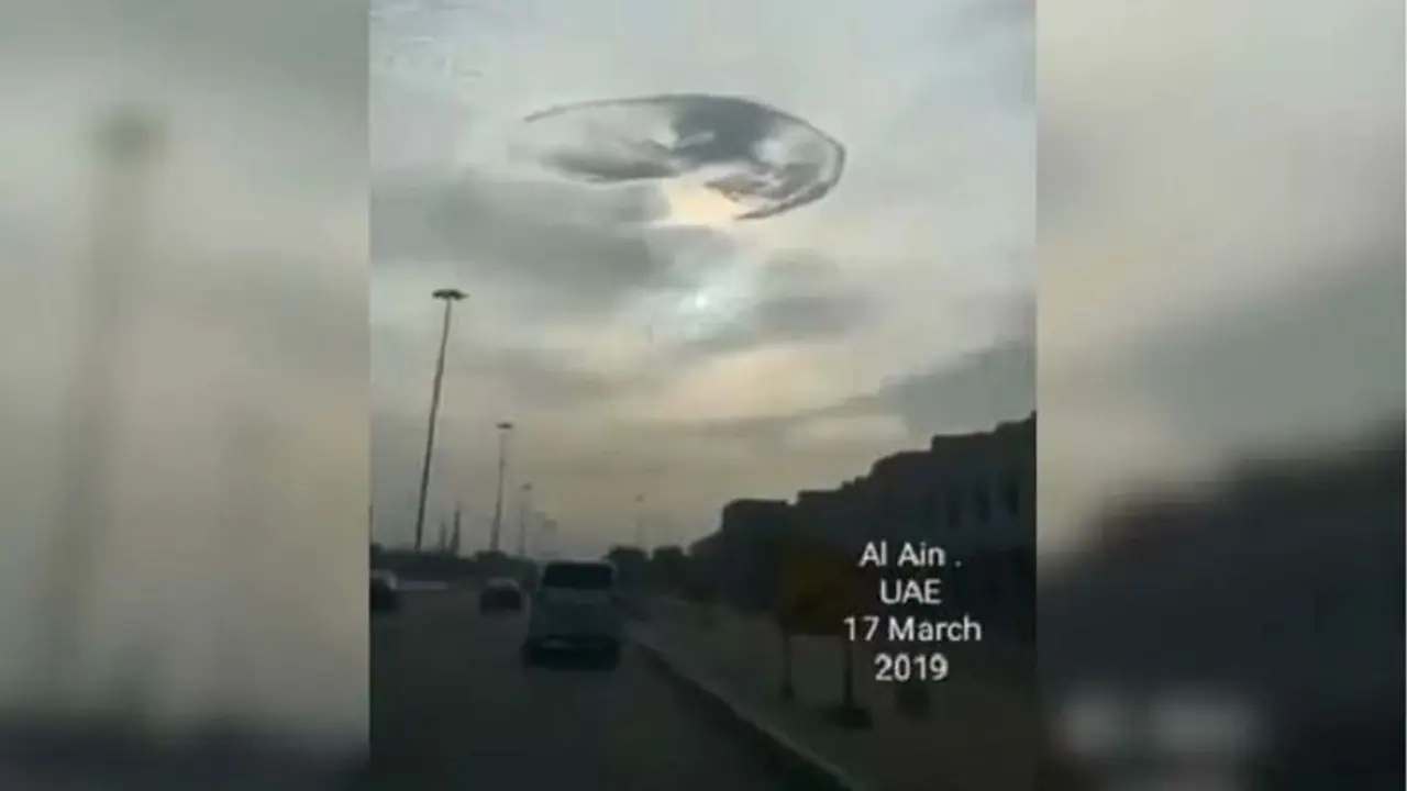 ಶುಭ್ರ ನೀಲಿಯಾಕಾಶದಲ್ಲಿ ವಿಸ್ಮಯ ಬೃಹತ್ ಕುಳಿ: ಬೆದರಿದ ಜನಜಂಗುಳಿ!