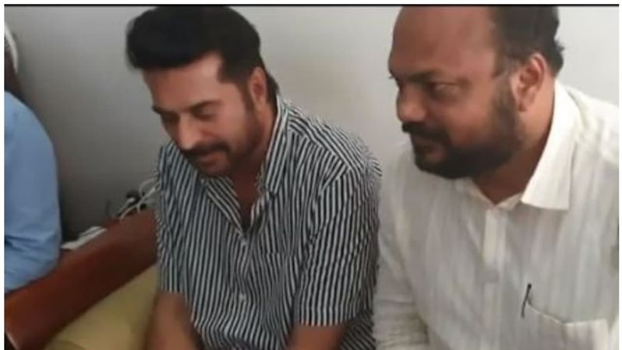 എല്ലാവരും വോട്ട് ചെയ്യണം; പി രാജീവിന് വിജയാശംസകള് നേര്ന്ന് മമ്മൂട്ടി എല്ലാവരും വോട്ട് ചെയ്യണം; പി രാജീവിന് വിജയാശംസകള് നേര്ന്ന് മമ്മൂട്ടി