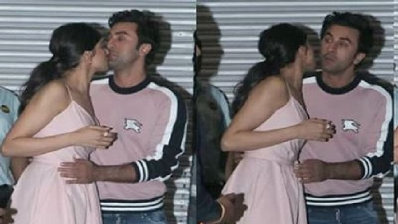 ಒಂದೇ ಕಡೆ ಸಿಕ್ಕ ಬಾಲಿವುಡ್ ನ ಮಾಜಿ ಪ್ರೇಮಿಗಳು ಮಾಡಿದ್ದೆ ಬೇರೆ! ಒಂದೇ ಕಡೆ ಸಿಕ್ಕ ಬಾಲಿವುಡ್ ನ ಮಾಜಿ ಪ್ರೇಮಿಗಳು ಮಾಡಿದ್ದೆ ಬೇರೆ!