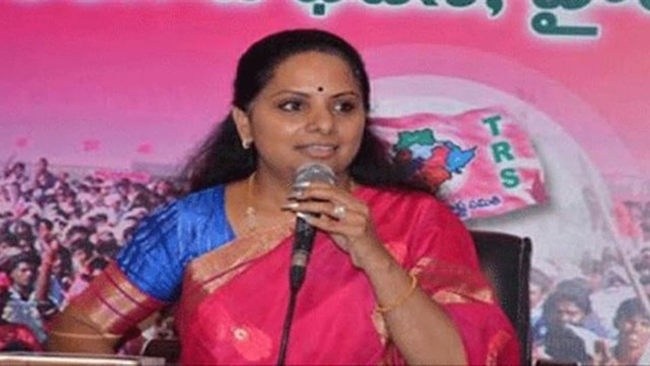 చంద్రబాబు కేసీఆర్ ను చాలా మిస్ అవుతున్నారు అందుకే కంగారు: ఎంపీ కవిత చంద్రబాబు కేసీఆర్ ను చాలా మిస్ అవుతున్నారు అందుకే కంగారు: ఎంపీ కవిత