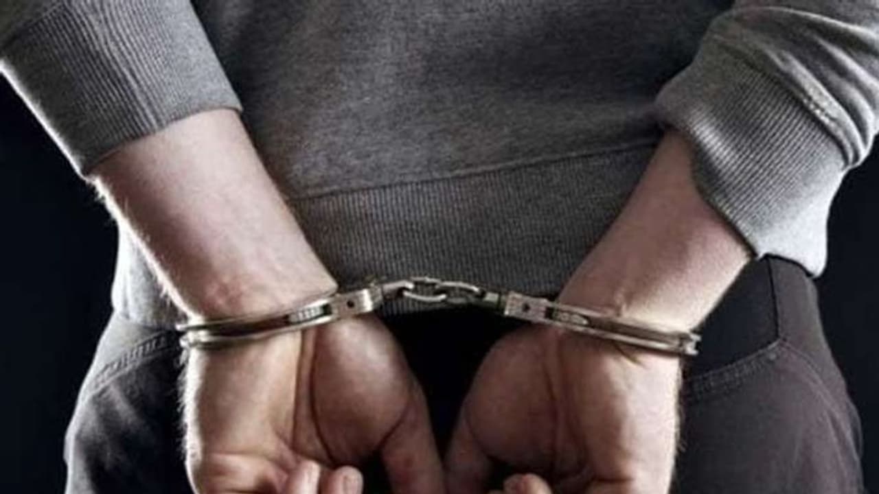 20 మంది అమ్మాయిల్ని మోసం చేసిన నిత్యప్రేమికుడు: పట్టించిన భార్య 20 మంది అమ్మాయిల్ని మోసం చేసిన నిత్యప్రేమికుడు: పట్టించిన భార్య