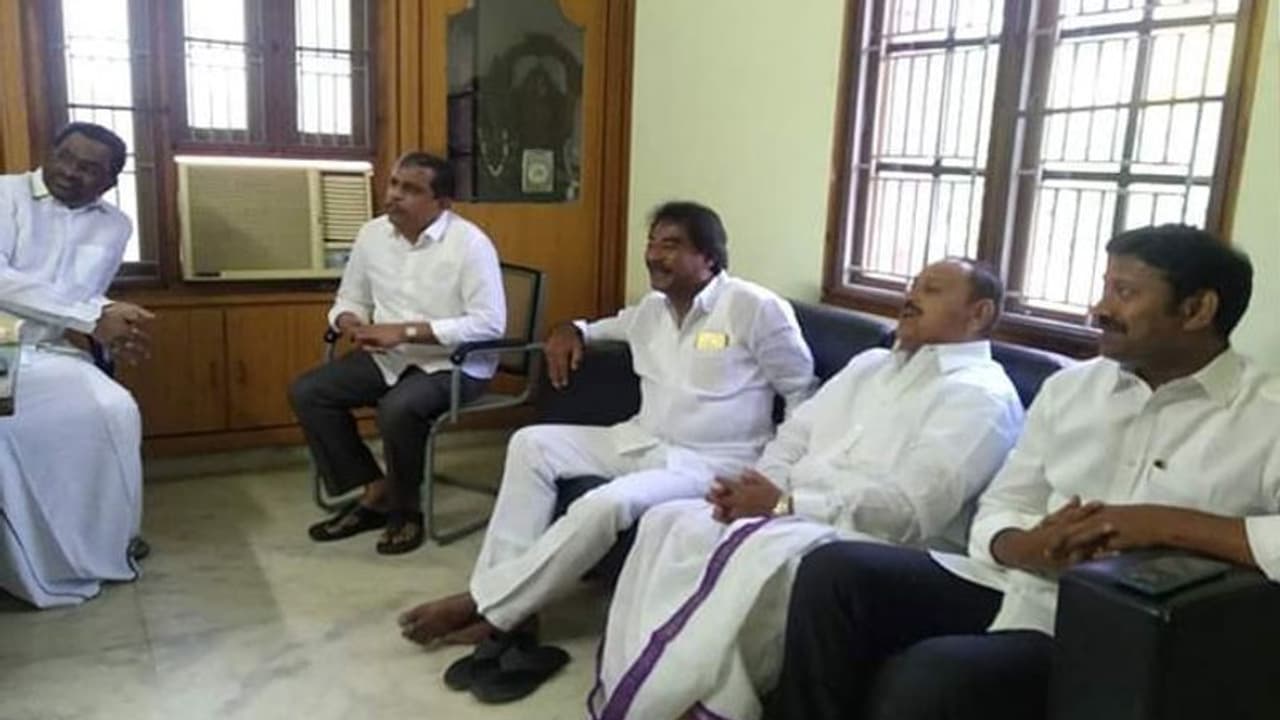 అవినాష్, సజ్జల భేటీ: వైసీపీలోకి డీఎల్ అవినాష్, సజ్జల భేటీ: వైసీపీలోకి డీఎల్