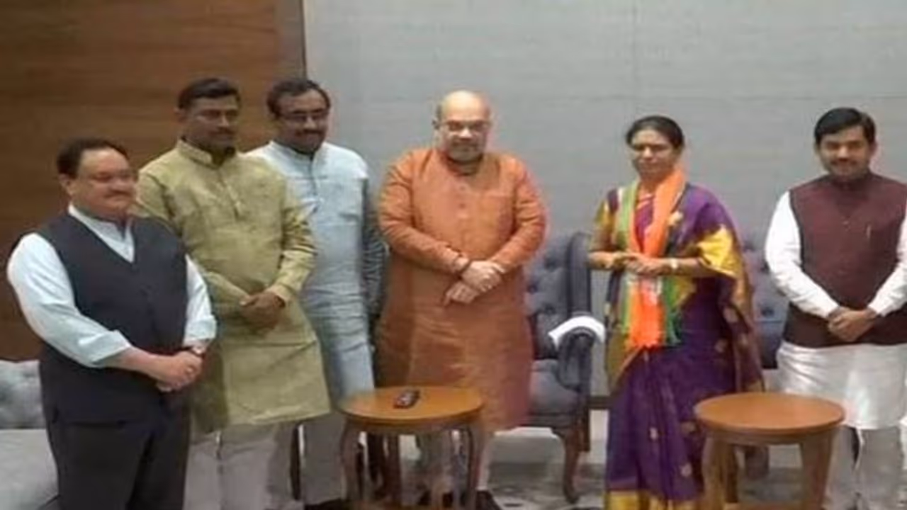 കോൺഗ്രസിൽ പ്രതീക്ഷയില്ല; മുൻ മന്ത്രി ബിജെപിയിൽ ചേർന്നു കോൺഗ്രസിൽ പ്രതീക്ഷയില്ല; മുൻ മന്ത്രി ബിജെപിയിൽ ചേർന്നു