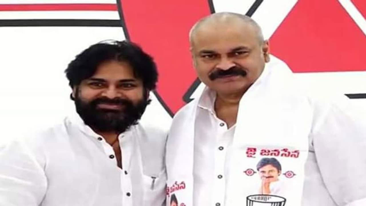 పవన్ కళ్యాణ్ పార్టీ పెట్టడం ఇష్టం లేదు, ఎందుకంటే....:నాగబాబు సంచలన వ్యాఖ్యలు పవన్ కళ్యాణ్ పార్టీ పెట్టడం ఇష్టం లేదు, ఎందుకంటే....:నాగబాబు సంచలన వ్యాఖ్యలు