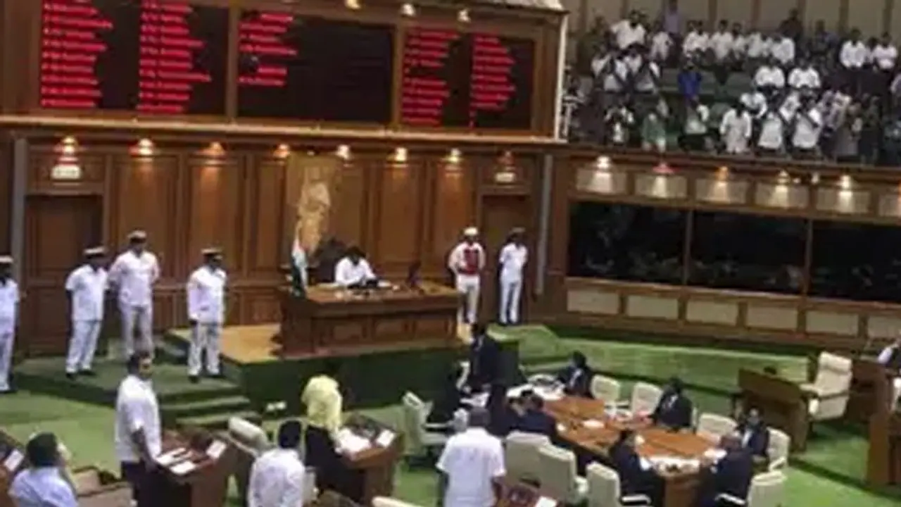 इस्तीफा देने वाले कांग्रेस नेता पूर्व सीएम बोले ममता बनर्जी ही पूरे देश में बीजेपी को दे सकती हैं चुनौती